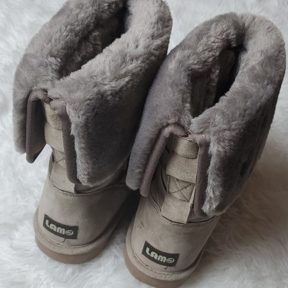 💢SOLD💢Lamb grey boots - Picture 3 of 7